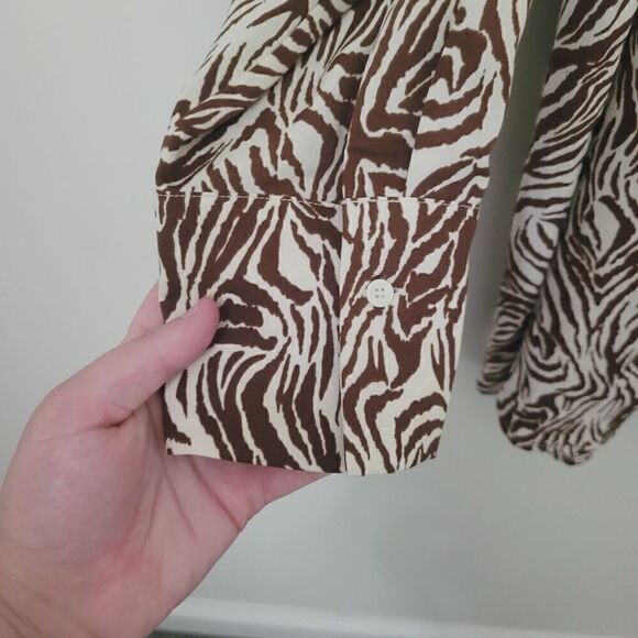 Vici x Amber Animal Print Button Down Tunic Top in Brown & White Size Large - Picture 3 of 5